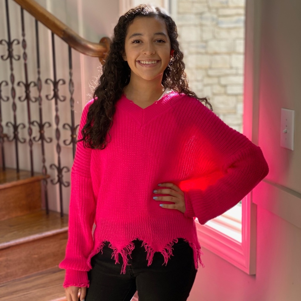 Super cute sweater! It is perfect for leggings or jeans! Very easy to style